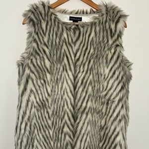 Cynthia Rowley Women Ivory Faux Fur Vest large animal print sleeveless